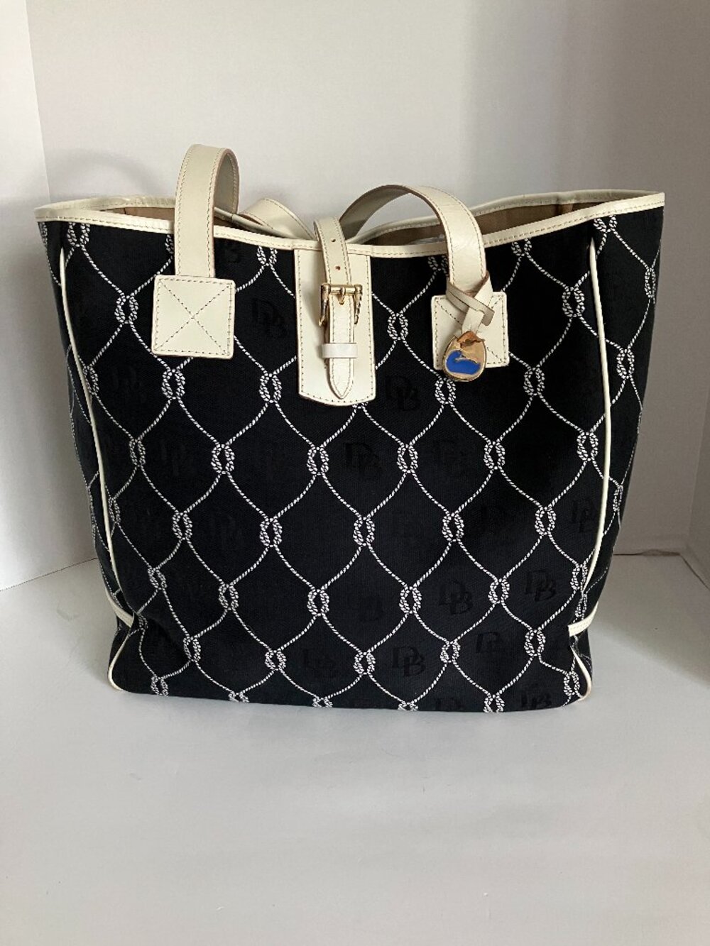 Vintage Black And Cream Colored Nautical Dooney & Bourke Bucket Tote Purse.